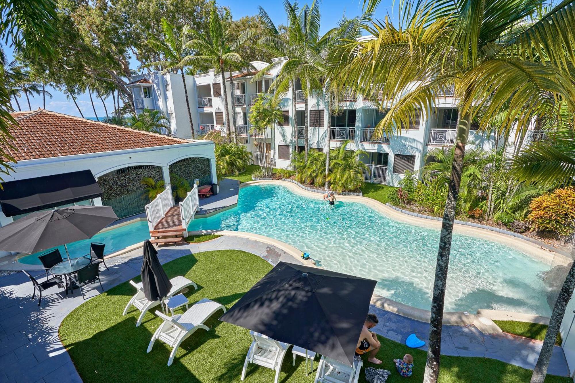 Alassio Apartments With Direct Pool Access Палм-Коув Экстерьер фото